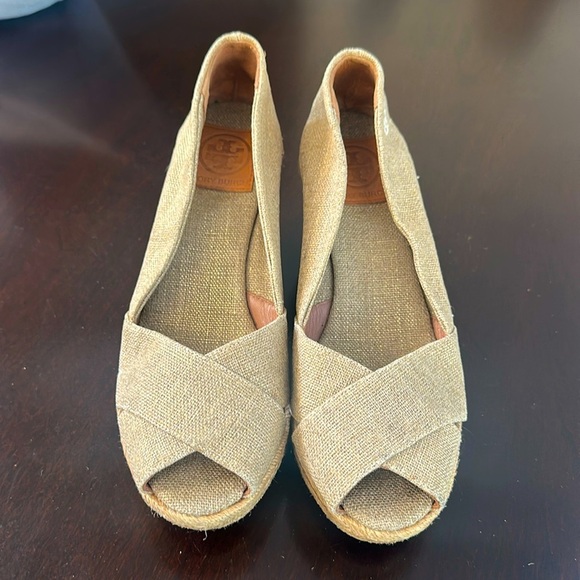 Tory Burch Women’s Filipa Metallic Linen Peep Toe Wedge Espadrille Preppy - Picture 3 of 11